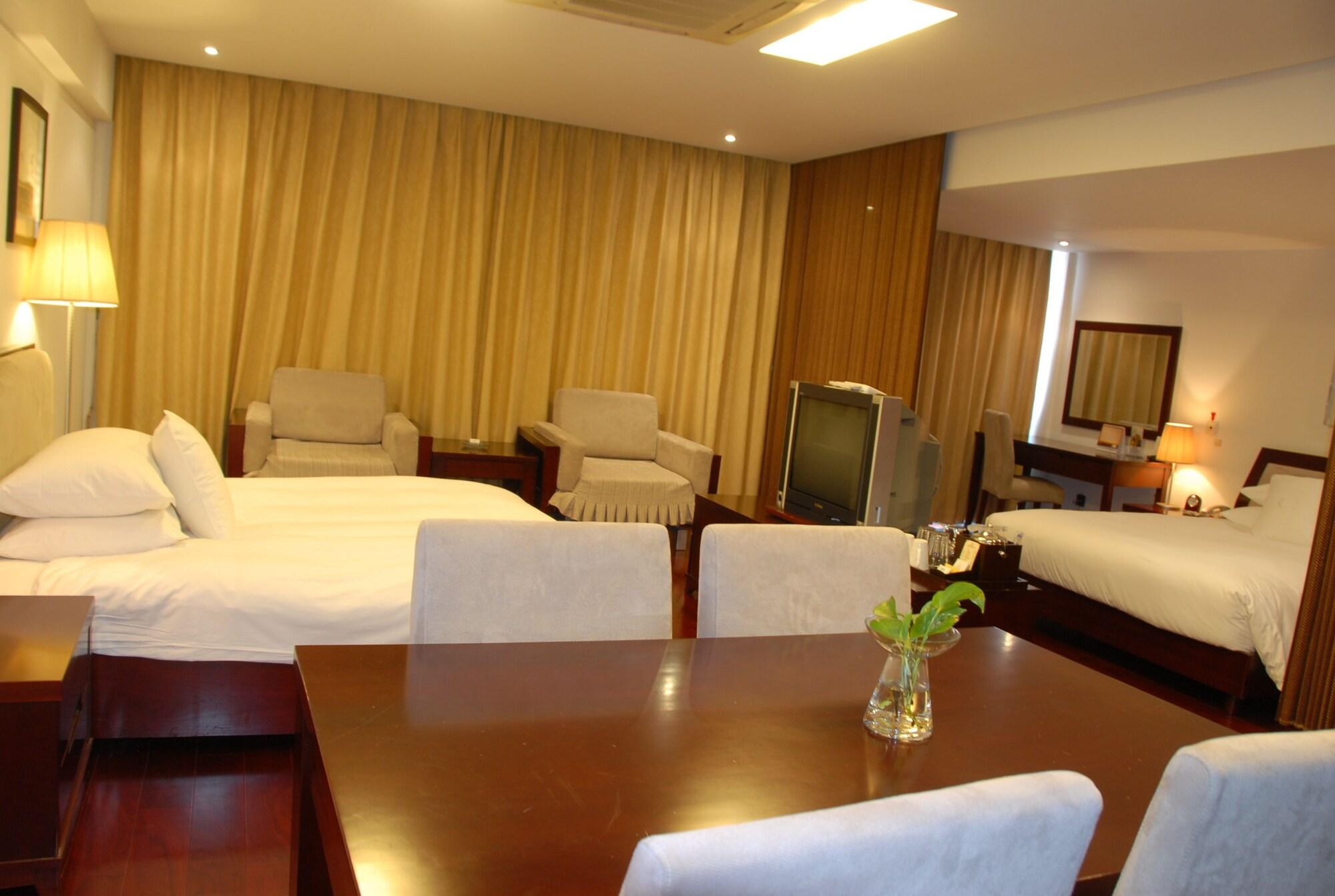 Gloria Plaza Hotel Kangqiao Shanghai Bagian luar foto