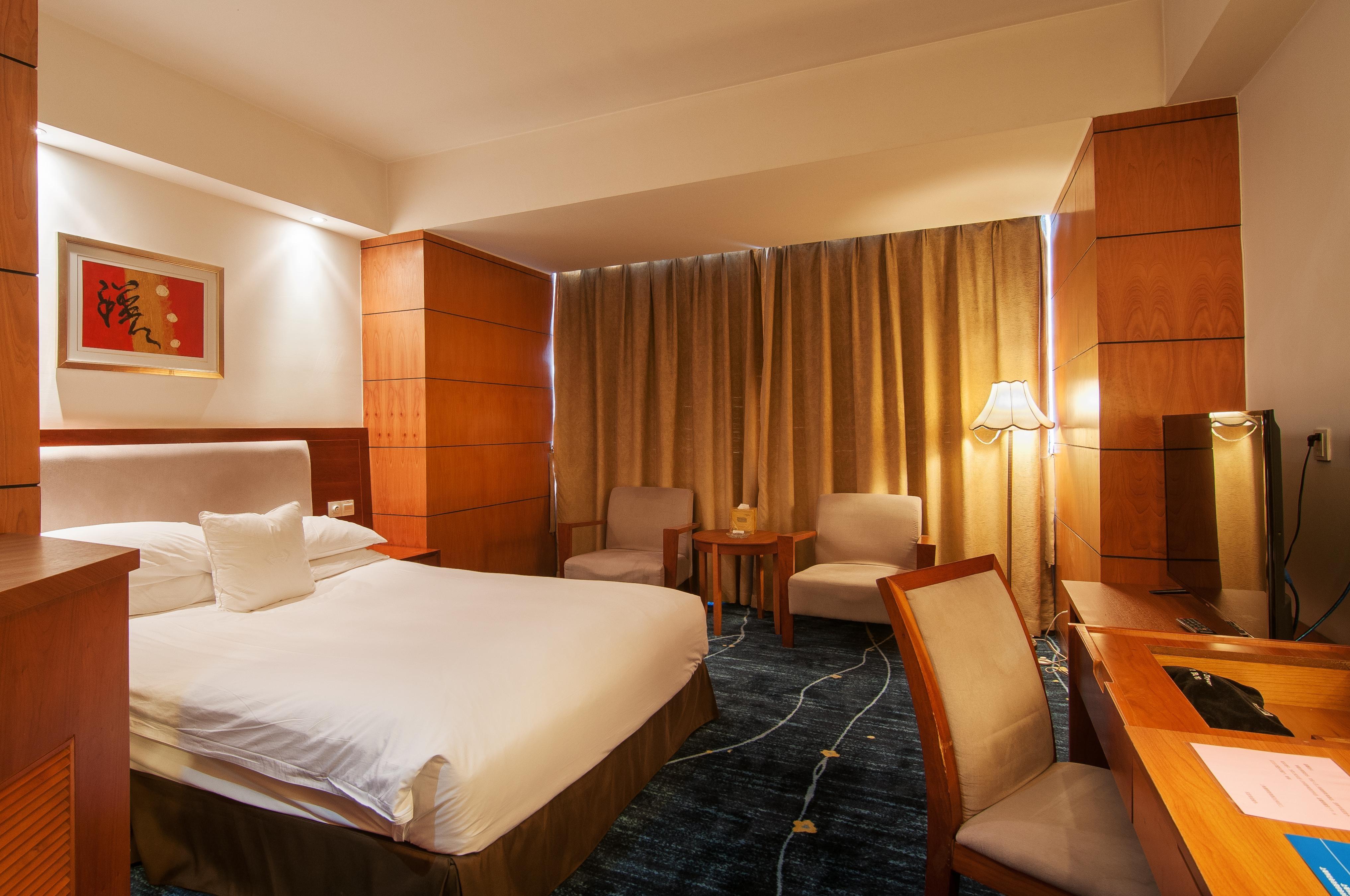 Gloria Plaza Hotel Kangqiao Shanghai Bagian luar foto