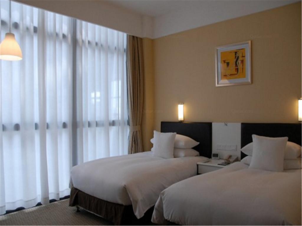 Gloria Plaza Hotel Kangqiao Shanghai Bagian luar foto