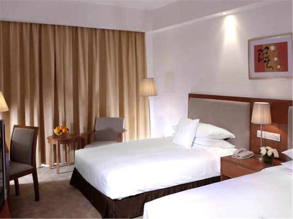 Gloria Plaza Hotel Kangqiao Shanghai Bagian luar foto