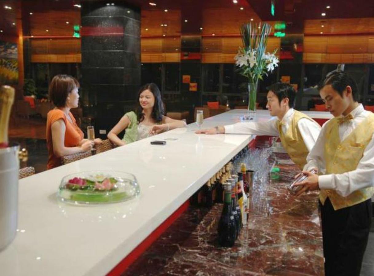 Gloria Plaza Hotel Kangqiao Shanghai Bagian luar foto