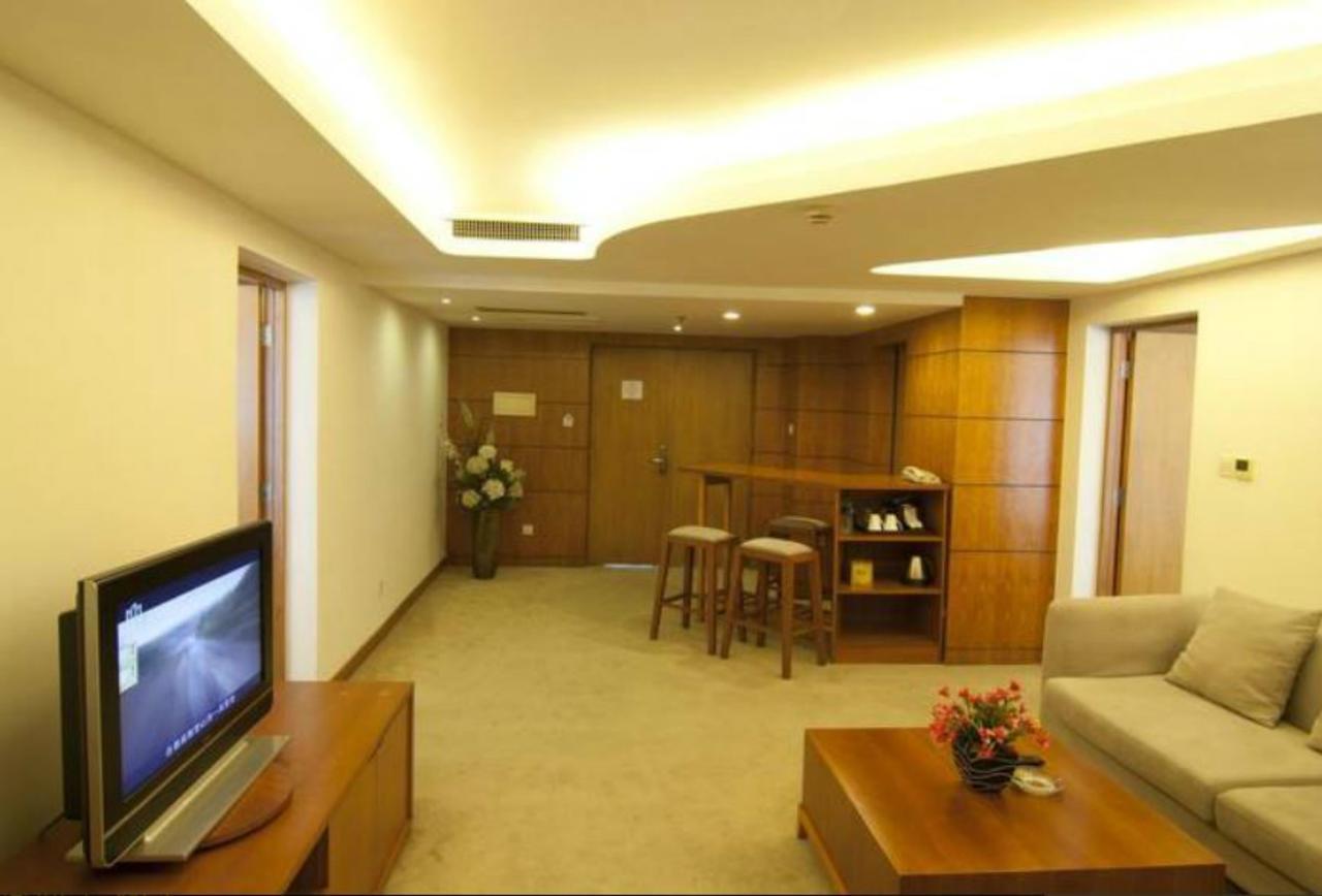 Gloria Plaza Hotel Kangqiao Shanghai Bagian luar foto