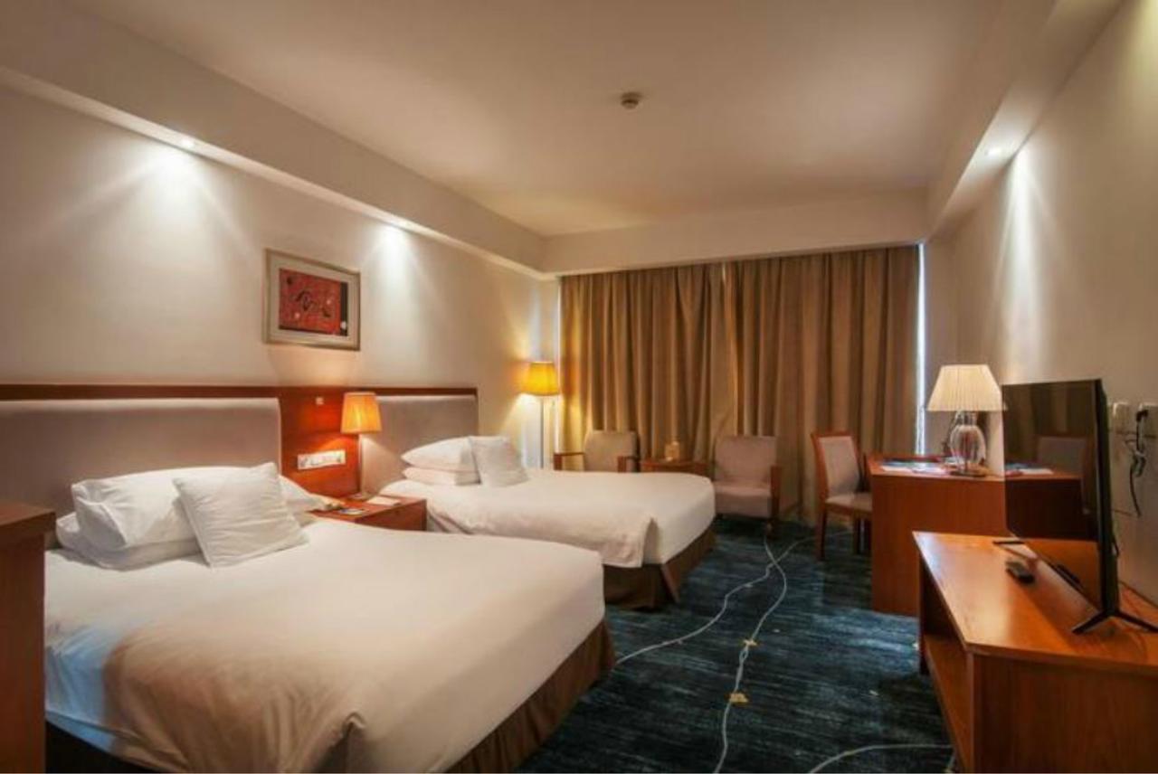 Gloria Plaza Hotel Kangqiao Shanghai Bagian luar foto