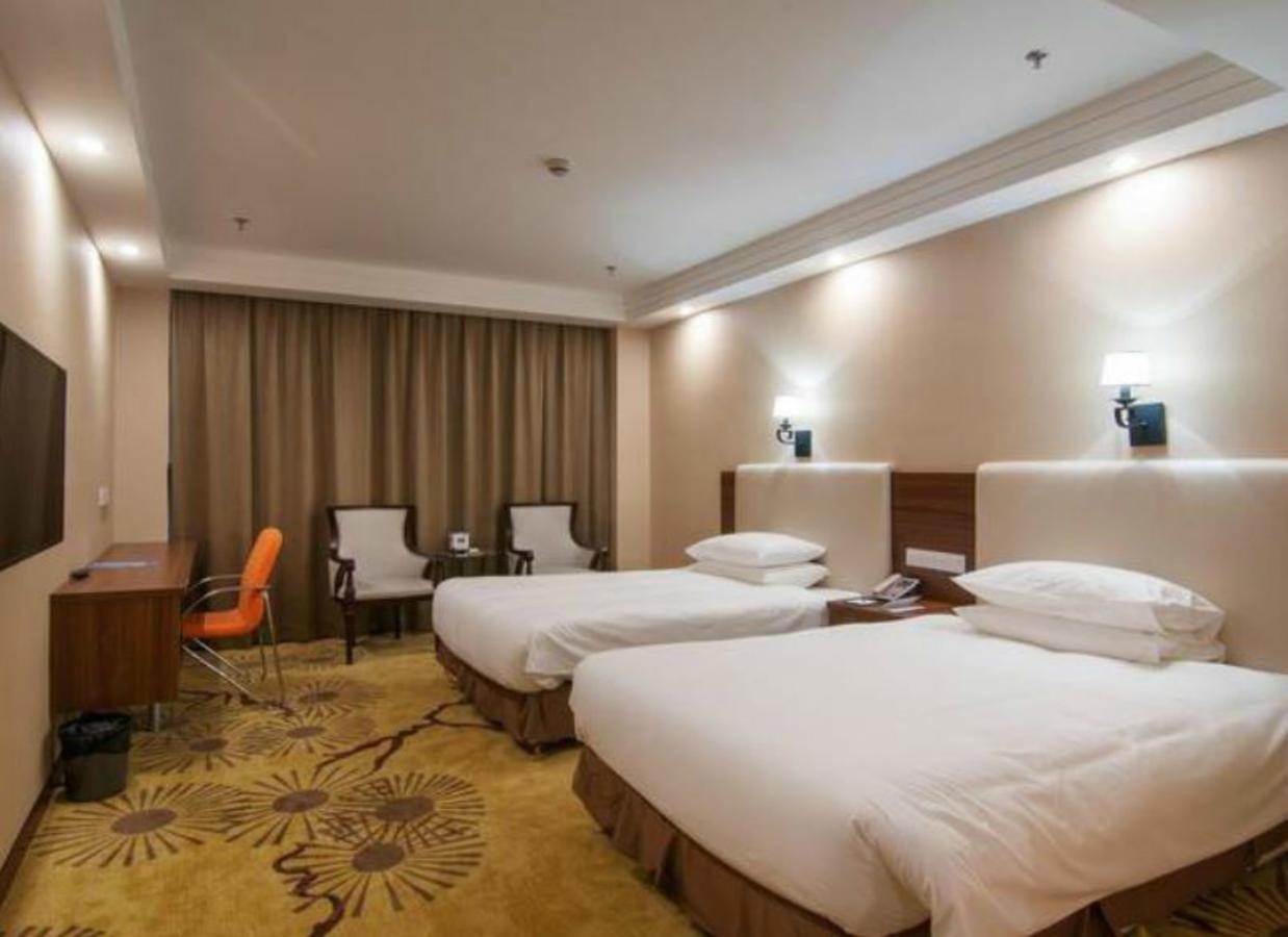 Gloria Plaza Hotel Kangqiao Shanghai Bagian luar foto