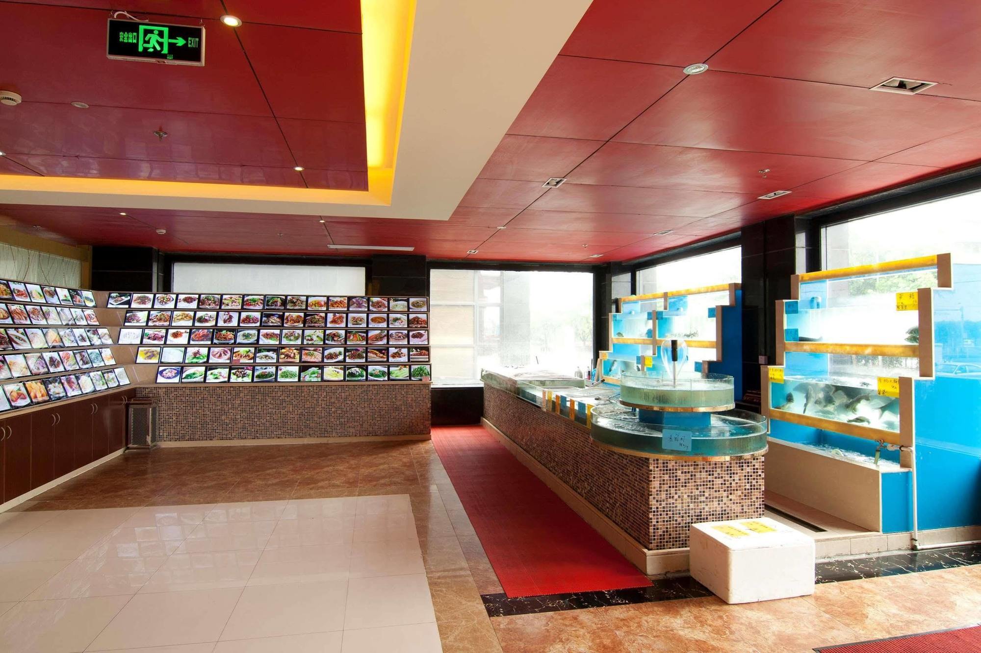 Gloria Plaza Hotel Kangqiao Shanghai Bagian luar foto