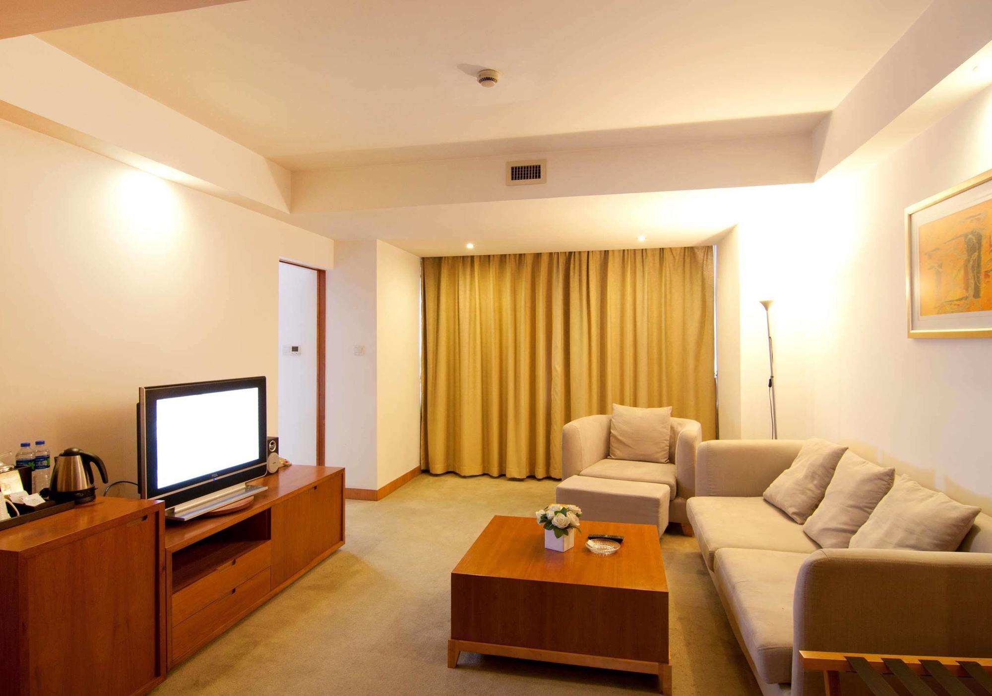 Gloria Plaza Hotel Kangqiao Shanghai Bagian luar foto