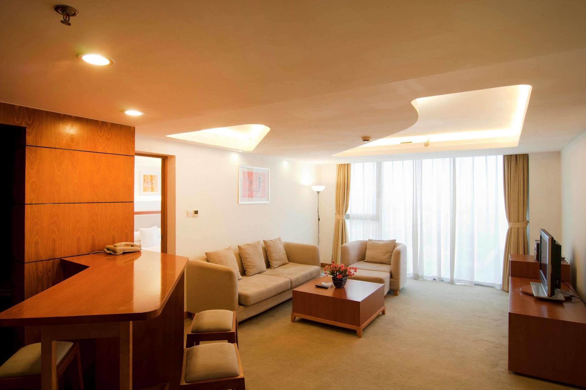 Gloria Plaza Hotel Kangqiao Shanghai Bagian luar foto