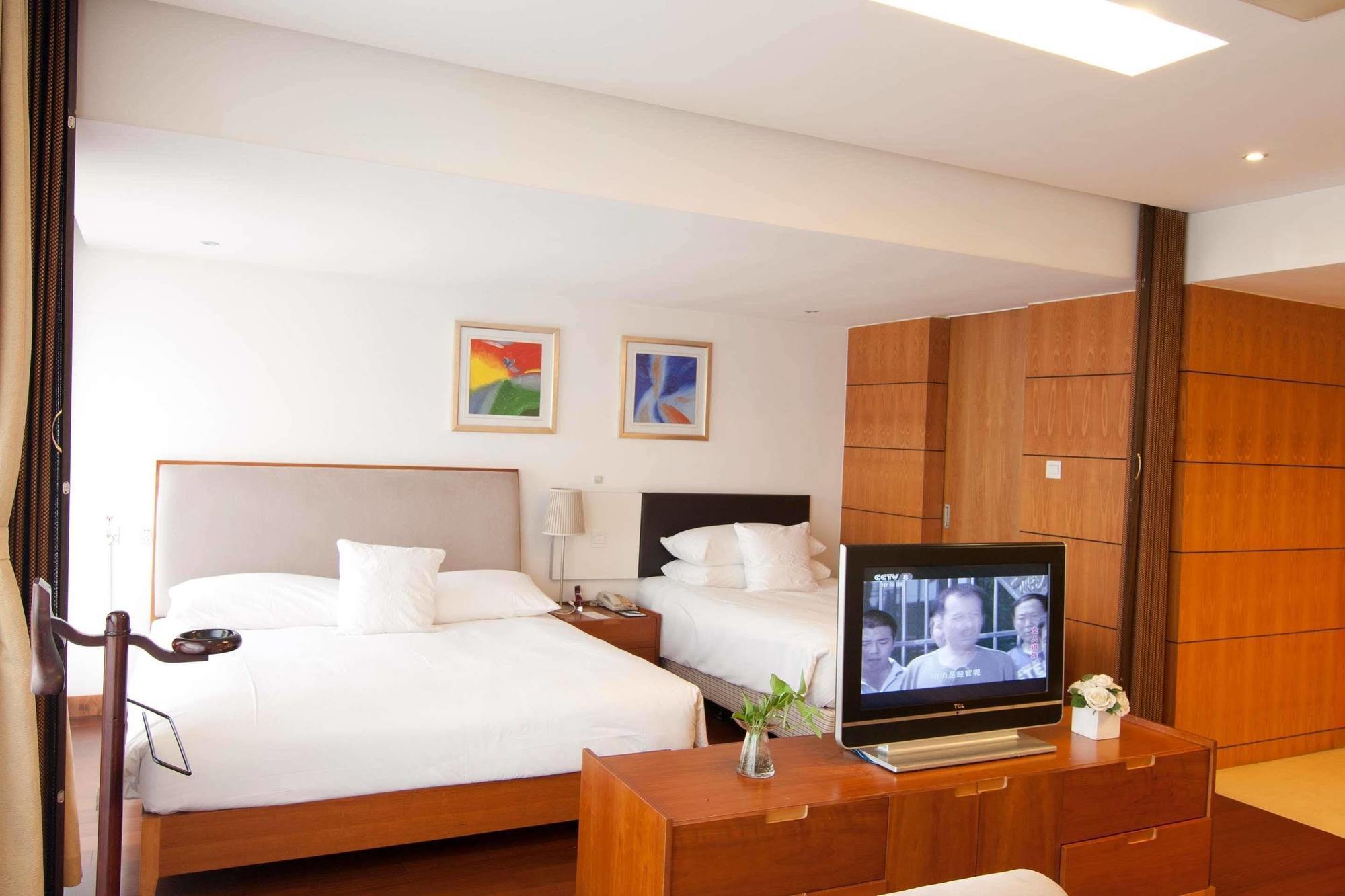 Gloria Plaza Hotel Kangqiao Shanghai Bagian luar foto