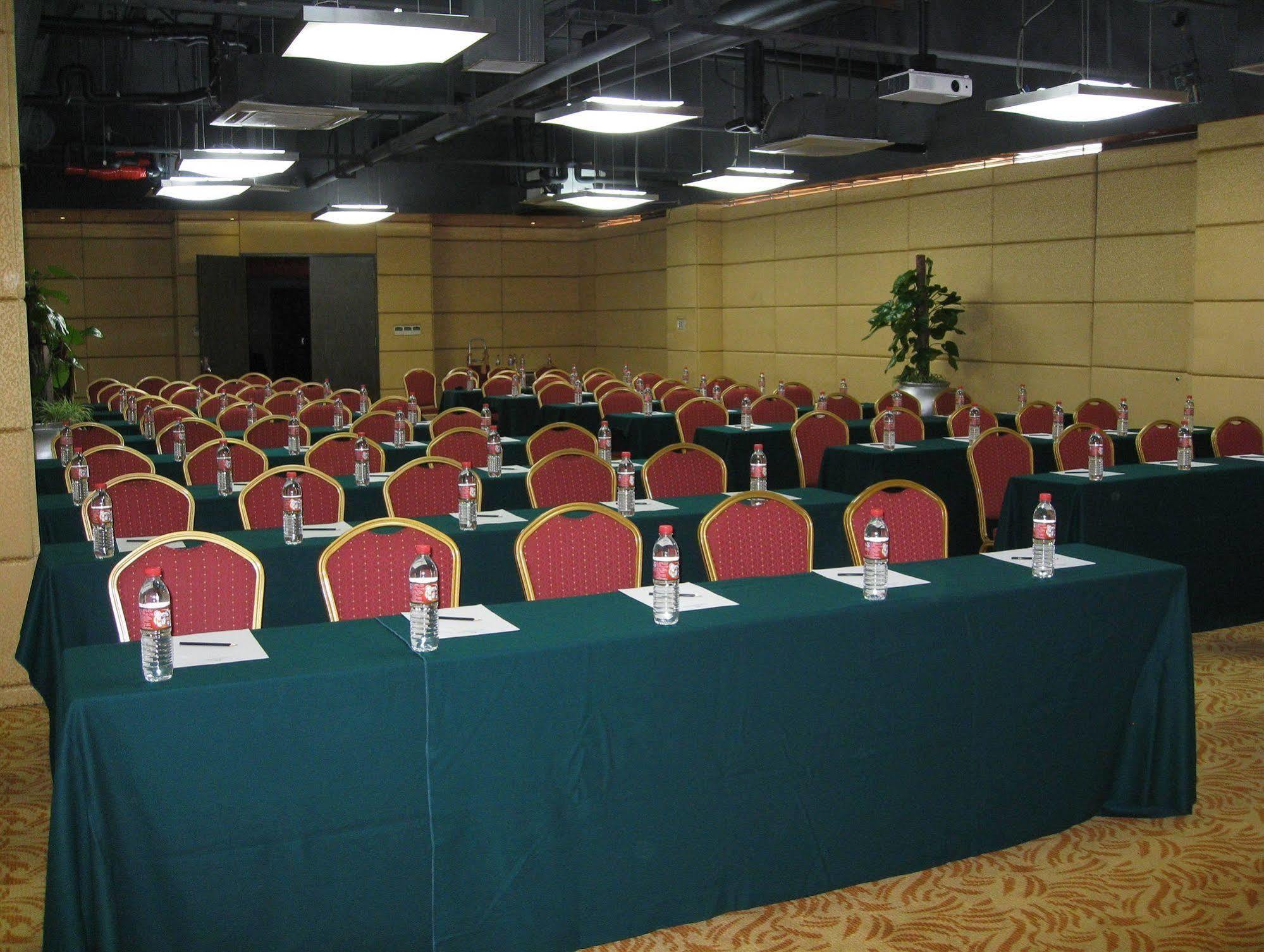 Gloria Plaza Hotel Kangqiao Shanghai Bagian luar foto