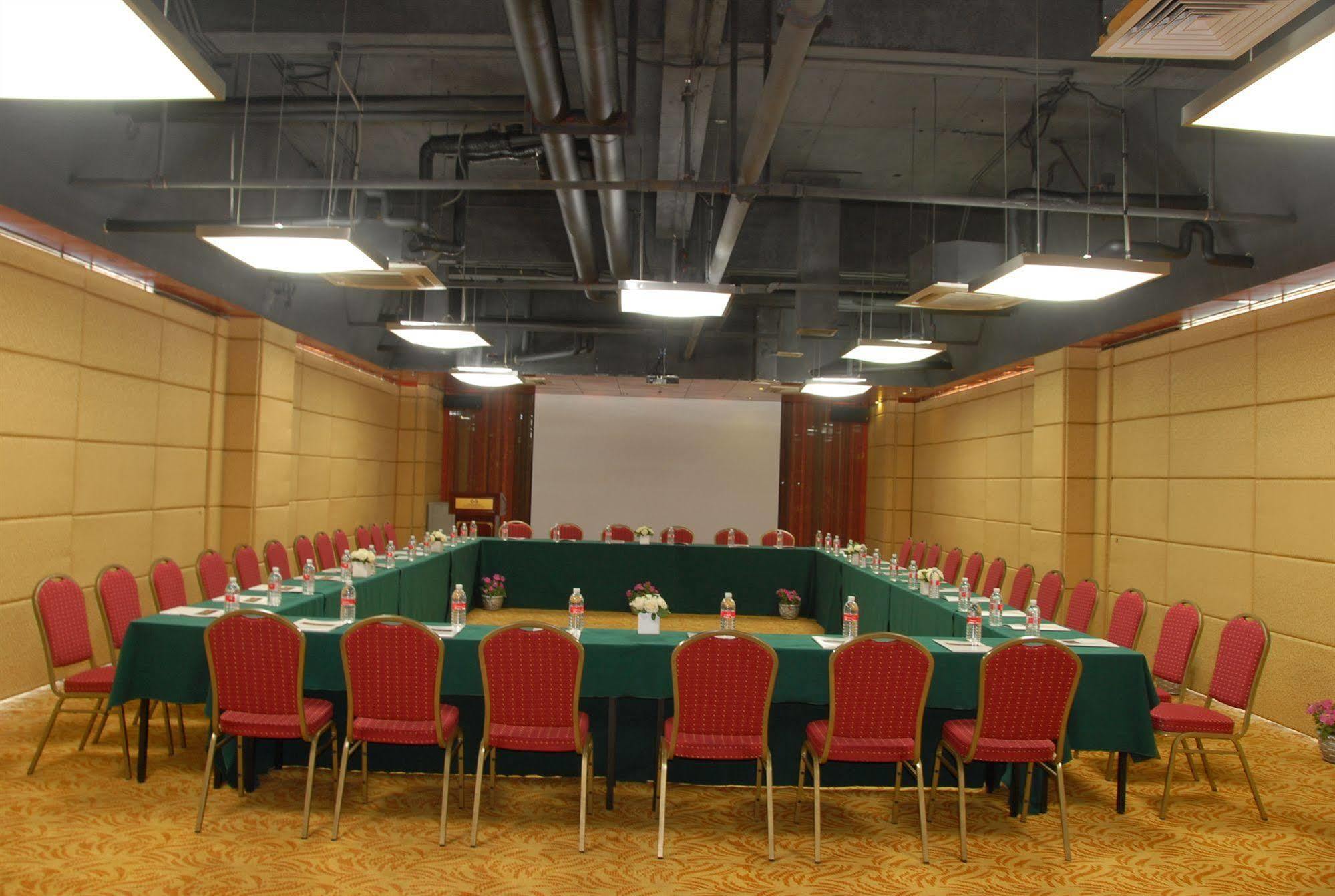 Gloria Plaza Hotel Kangqiao Shanghai Bagian luar foto