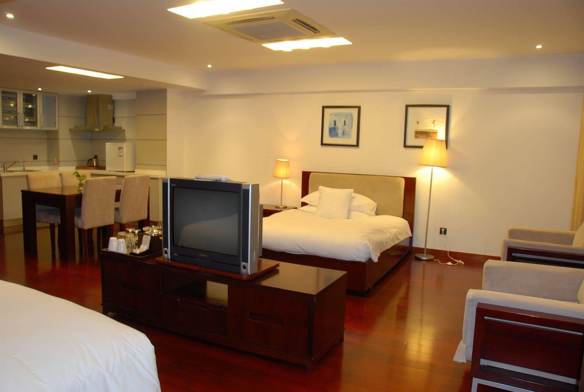Gloria Plaza Hotel Kangqiao Shanghai Bagian luar foto